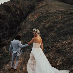 Elegant White Lace Wedding Dress